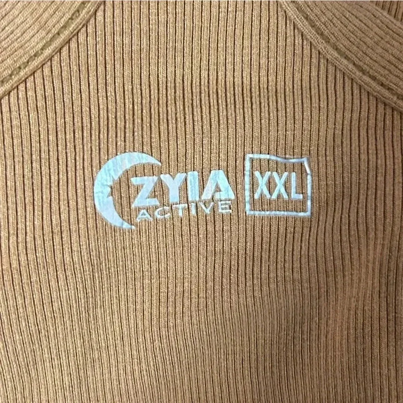 Zyia  Tank - Picture 4 of 5